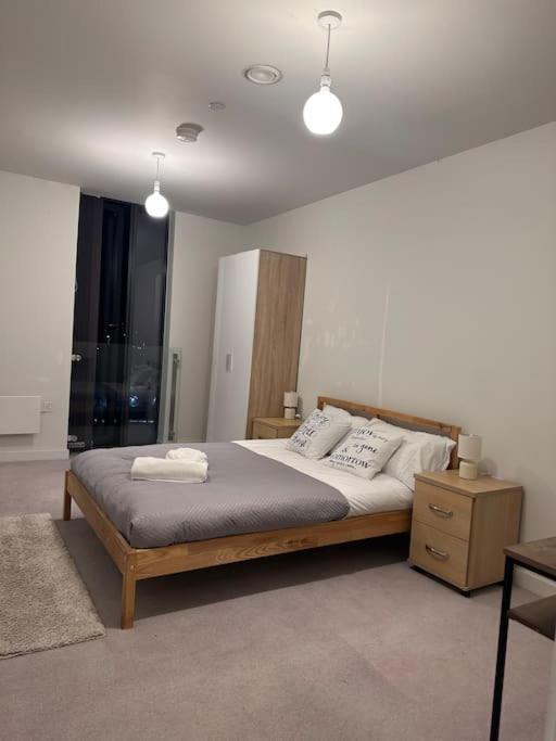 Stylish 2 Bedroom Apartment Манчестер Экстерьер фото